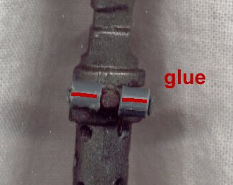 MG_34_bottom_glue.jpg (15451 bytes)